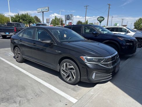 Used 2023 Volkswagen Jetta SEL FWD image 1