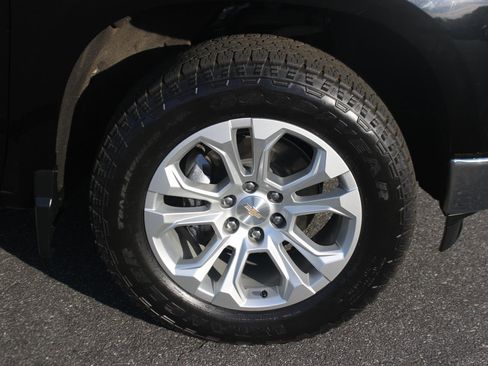 Used 2023 Chevrolet Silverado 1500 LTZ w/ LTZ Convenience Package II AWD/4WD image 35