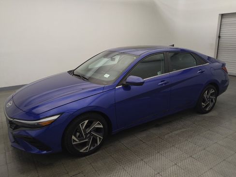 Used 2025 Hyundai Elantra SEL FWD image 2