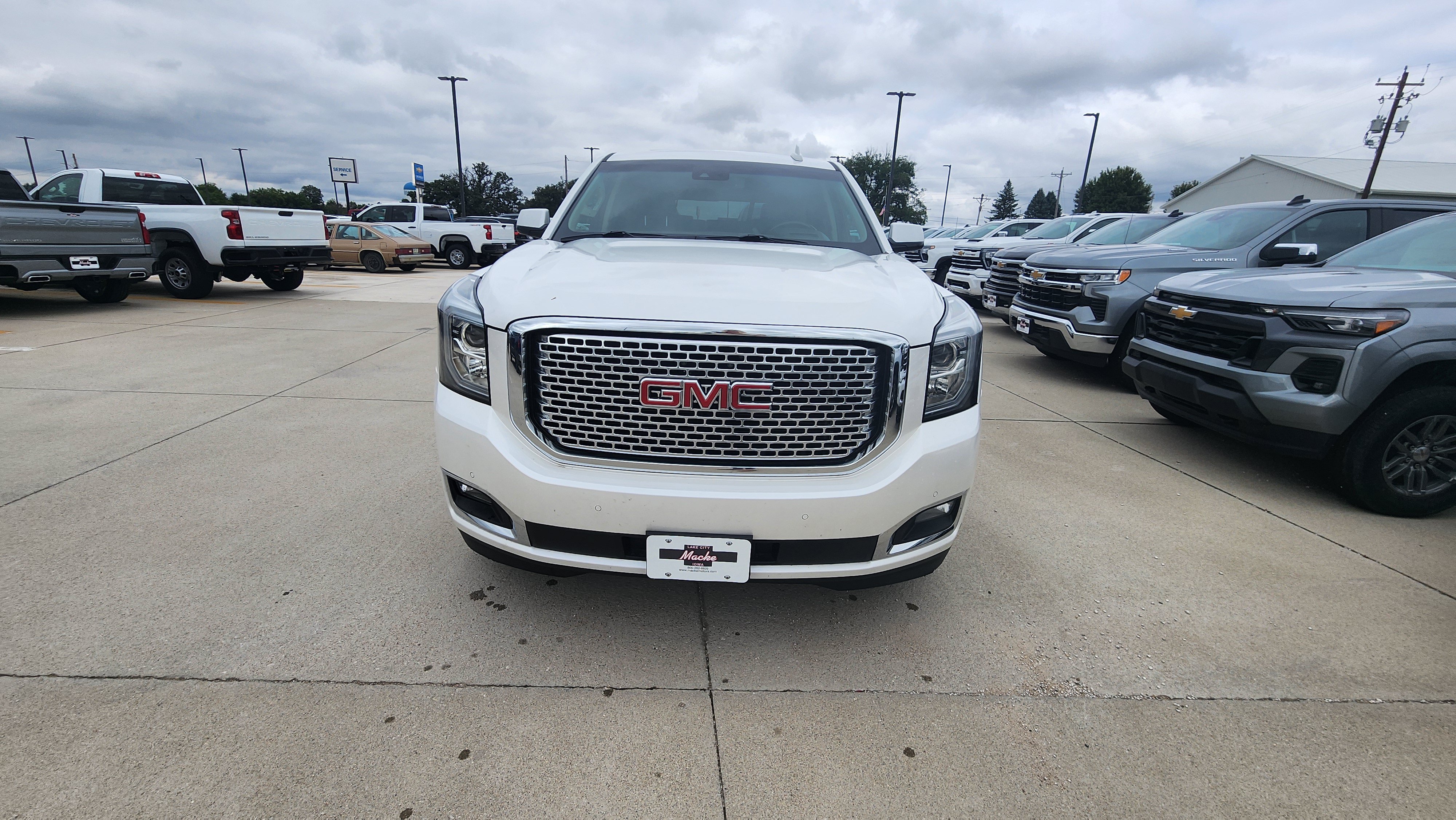Used 2017 GMC Yukon Denali w/ Open Road Package AWD/4WD image 2