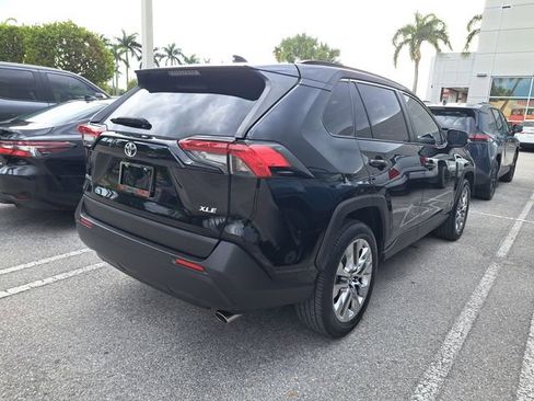 Used 2020 Toyota RAV4 XLE Premium image 3