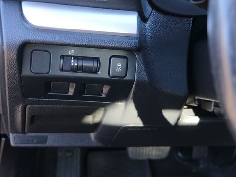 Used 2016 Subaru Impreza 2.0i Premium image 12