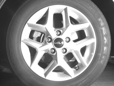 Used 2025 Kia Soul LX w/ LX Technology Package image 12