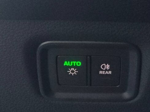 Certified 2025 Porsche Cayenne S AWD/4WD image 39