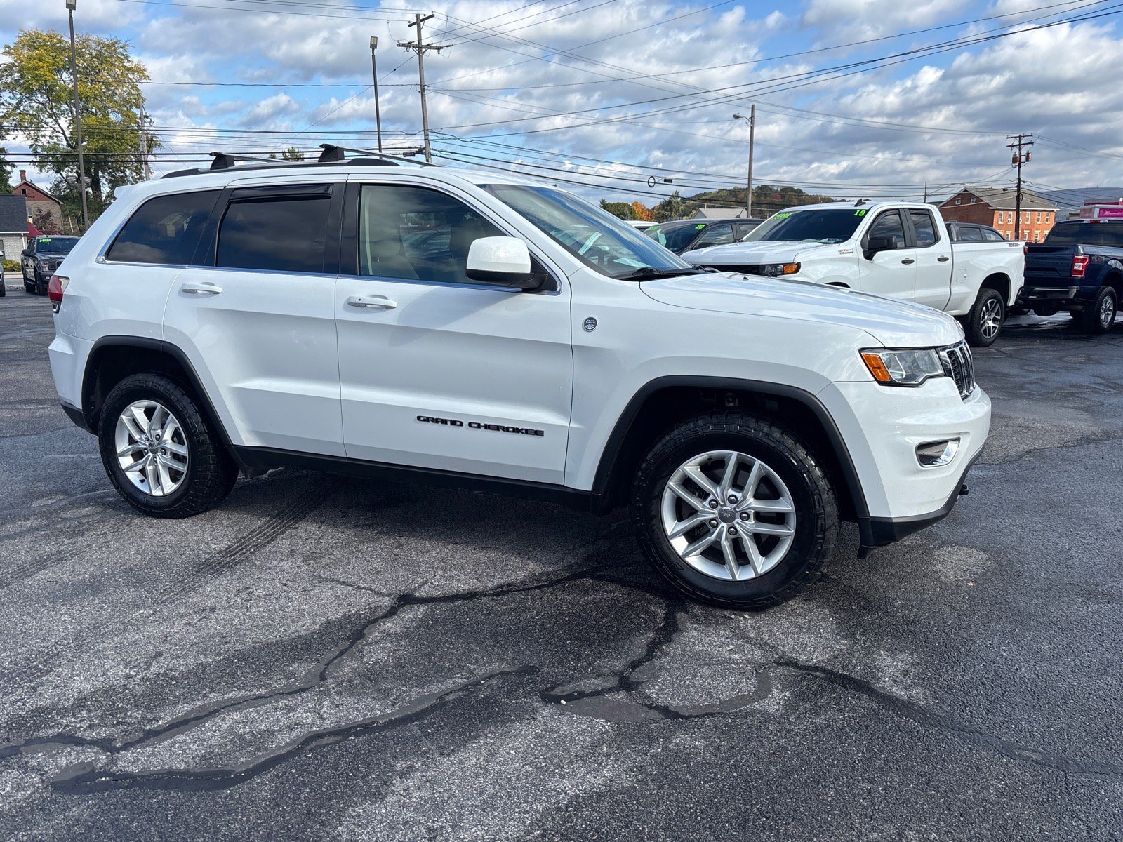 Used 2017 Jeep Grand Cherokee Laredo w/ Quick Order Package 23E AWD/4WD image 1