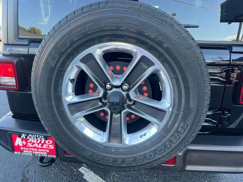 Used 2019 Jeep Wrangler Unlimited Sahara image 18