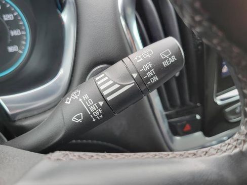 Used 2023 Chevrolet Traverse LT image 17