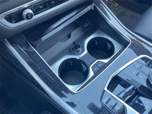 Certified 2025 BMW X7 M60i w/ Executive Package image 32