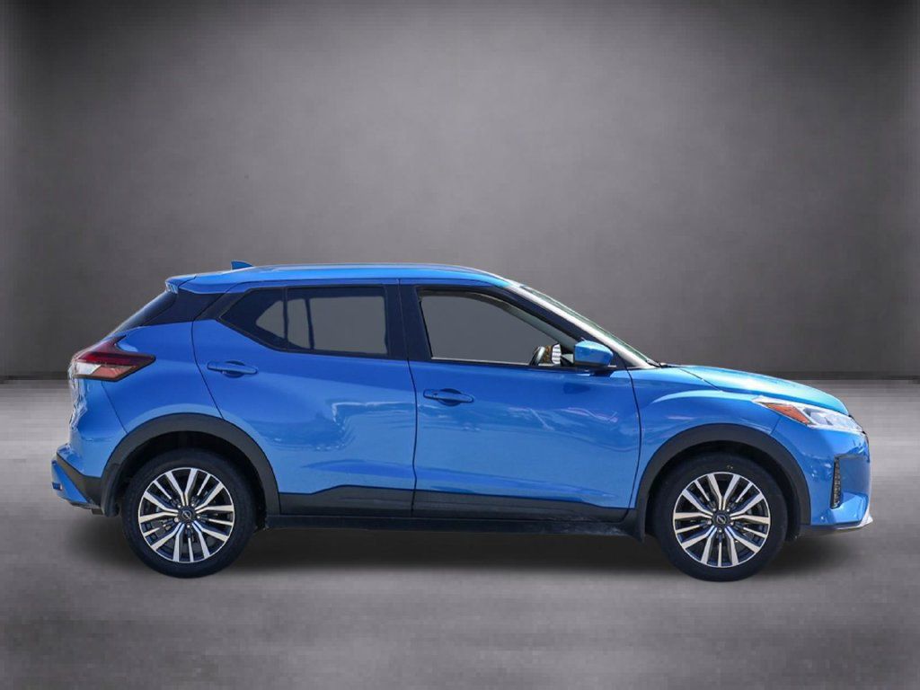 Used 2024 Nissan Kicks SV FWD image 3