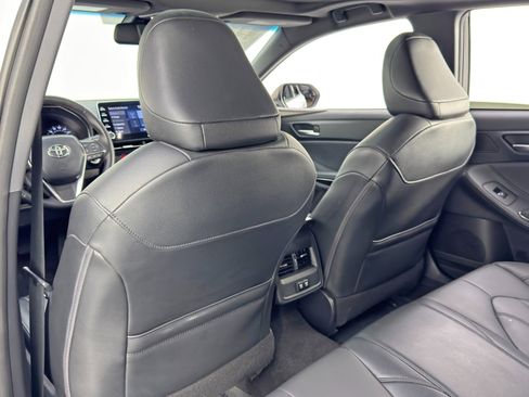 Used 2019 Toyota Avalon XLE w/ Moonroof Package image 32