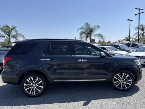 Used 2017 Ford Explorer Platinum AWD/4WD image 4