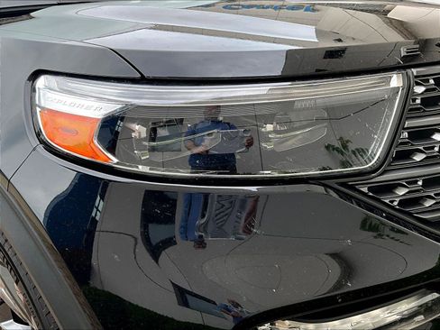 Used 2022 Ford Explorer XLT w/ Equipment Group 202A AWD/4WD image 32