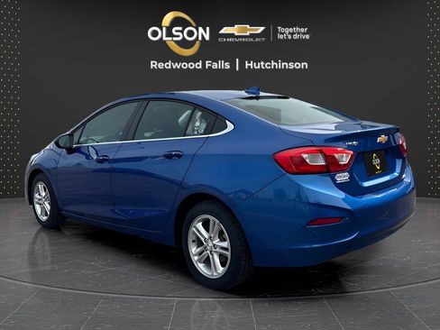 Used 2018 Chevrolet Cruze LT w/ Convenience Package image 3