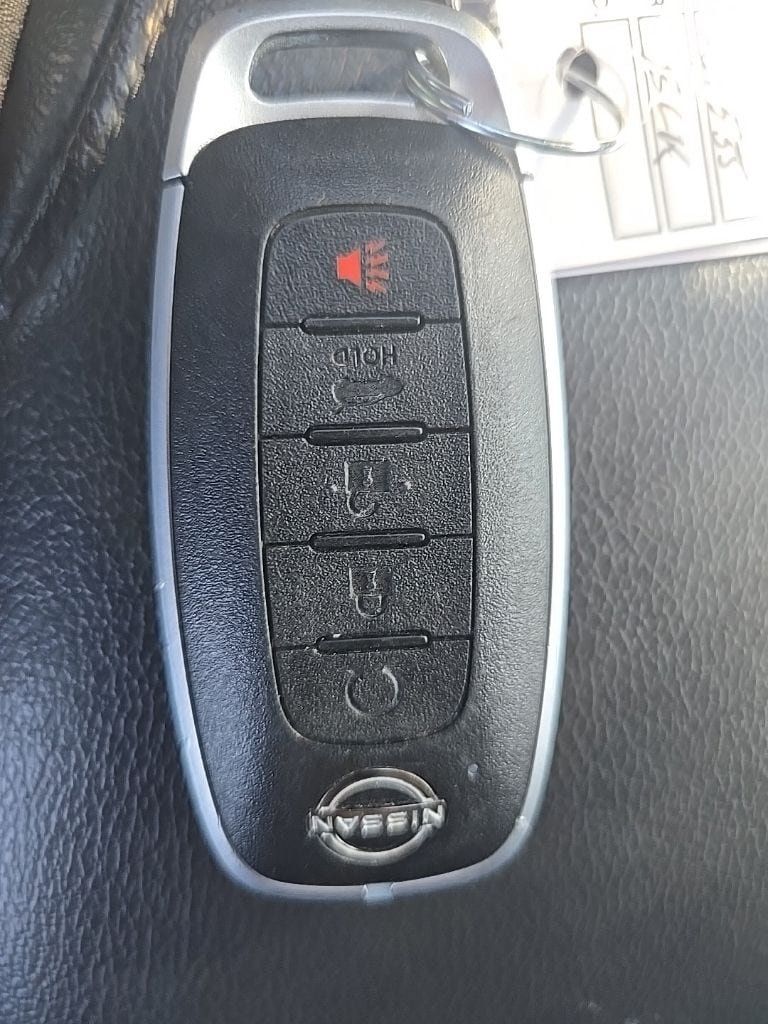 Used 2025 Nissan Pathfinder SL AWD/4WD image 44
