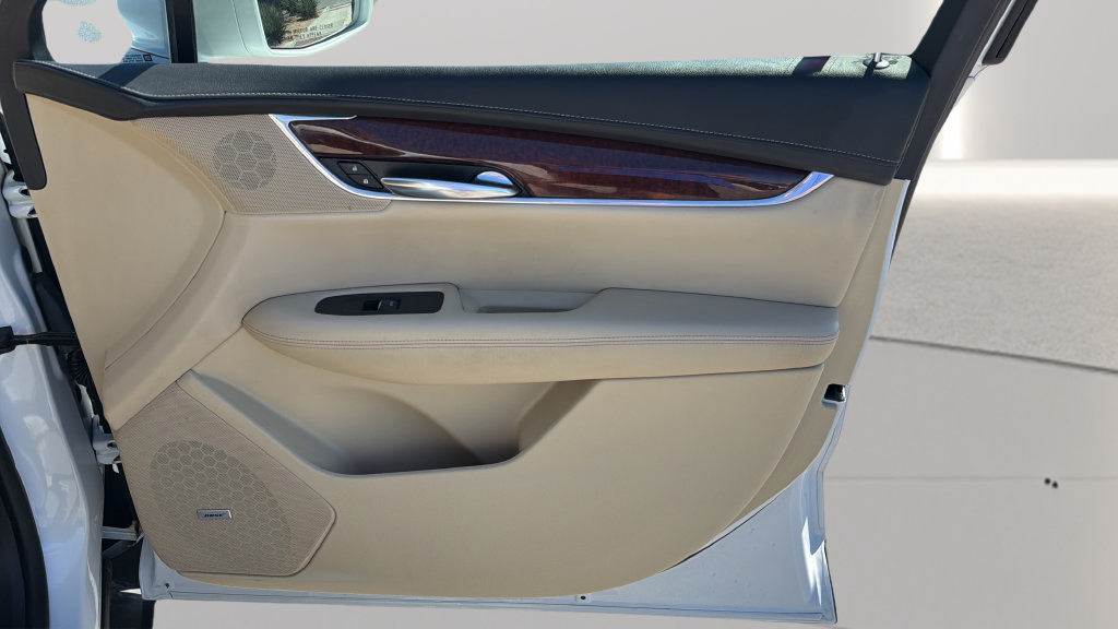 Used 2017 Cadillac XT5 Luxury w/ Driver Awareness Package FWD image 27