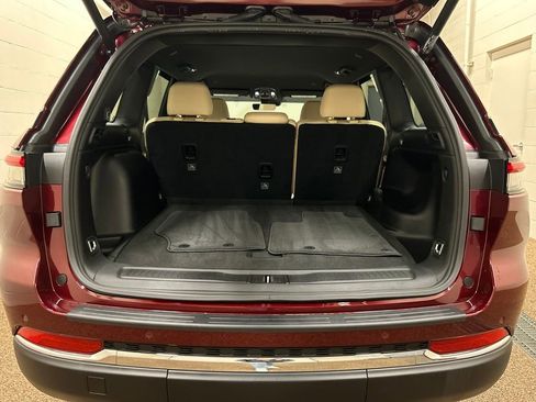 Used 2025 Jeep Grand Cherokee Limited w/ Trailer Tow Package AWD/4WD image 10
