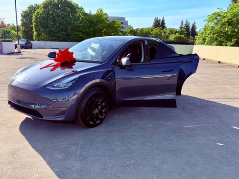 Used 2022 Tesla Model Y Long Range AWD/4WD image 45