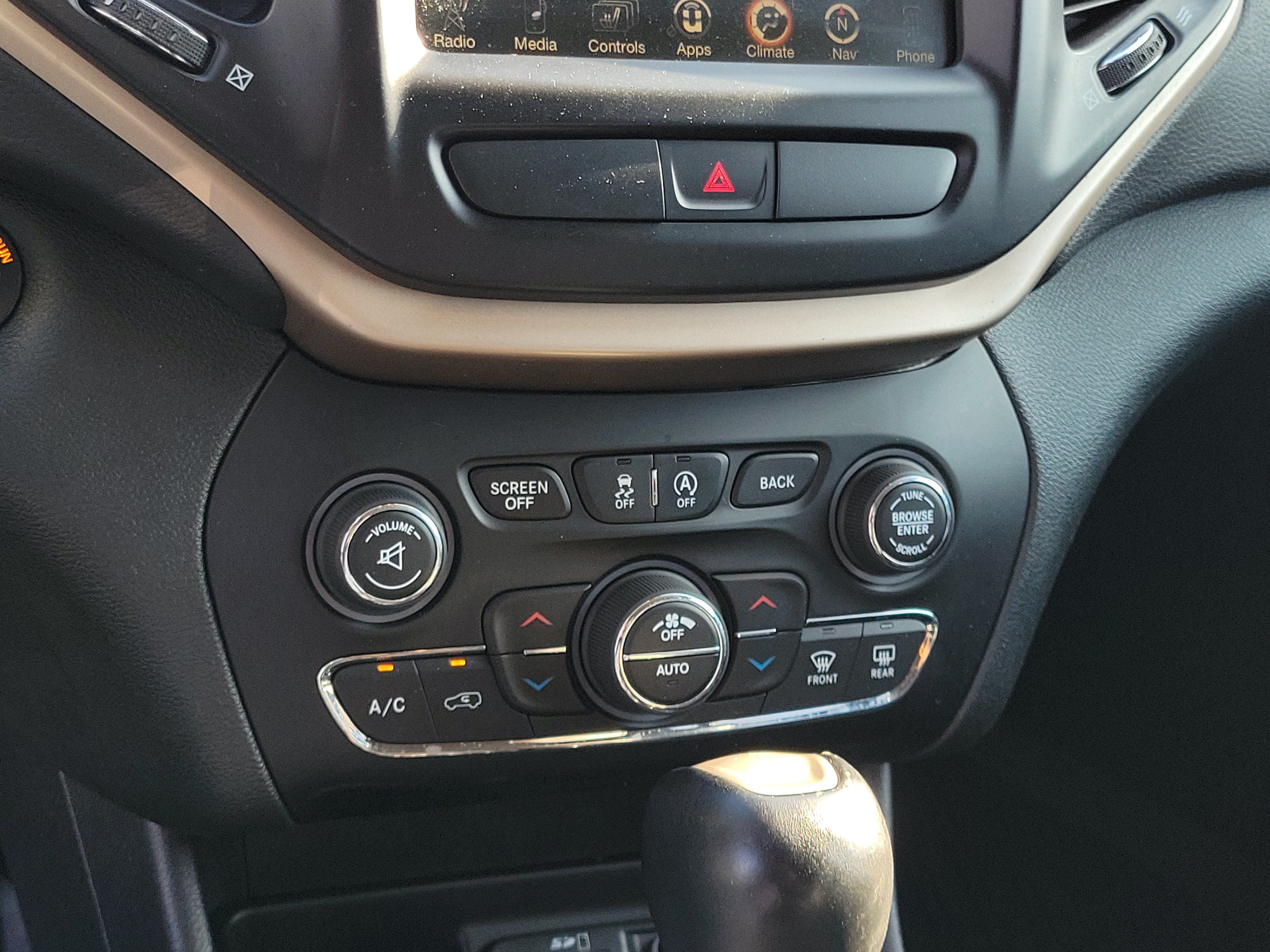 Used 2017 Jeep Cherokee Limited AWD/4WD image 27