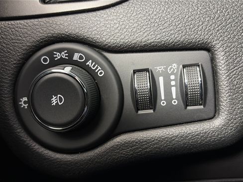 Used 2020 Jeep Cherokee Trailhawk AWD/4WD image 27