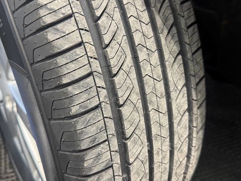 Used 2015 Chrysler Town & Country Touring image 38