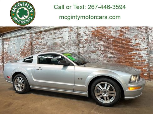 Used 2005 Ford Mustang GT RWD image 1