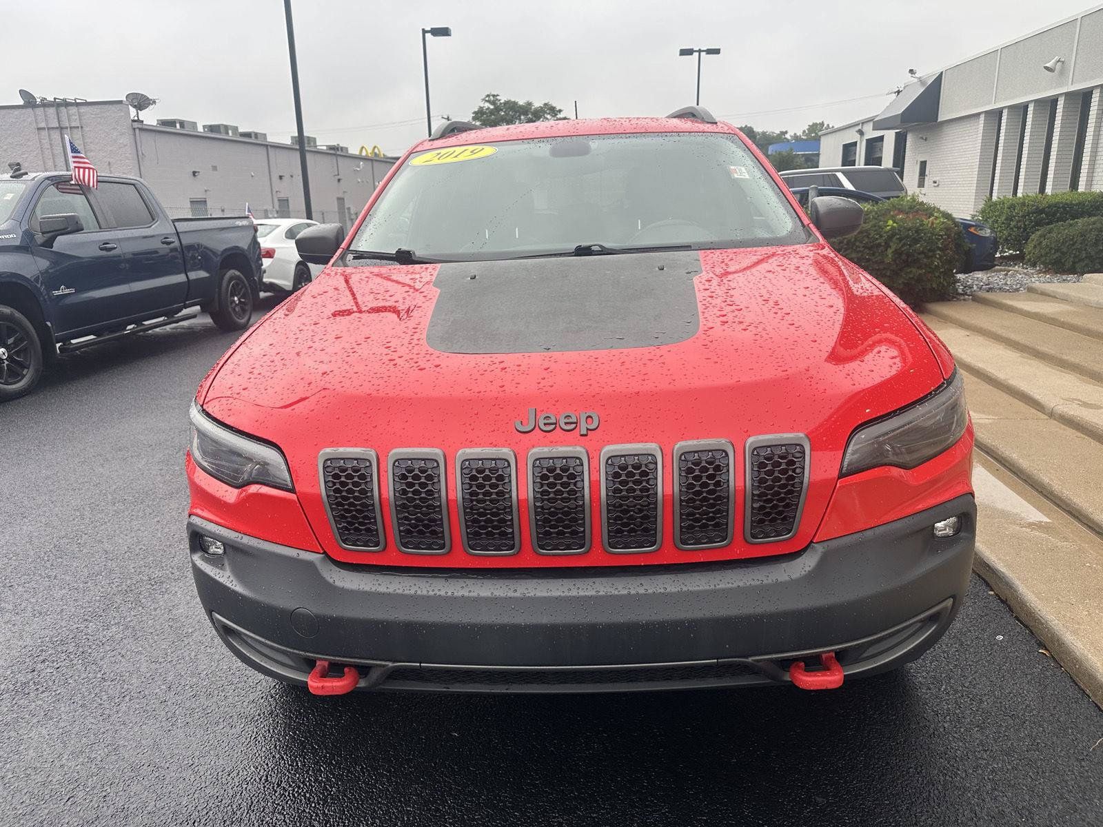 Used 2019 Jeep Cherokee Trailhawk AWD/4WD image 4