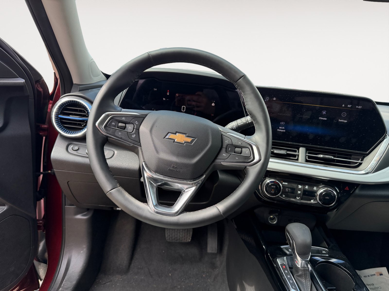 Used 2025 Chevrolet Trax LT w/ LT Convenience Package FWD image 12