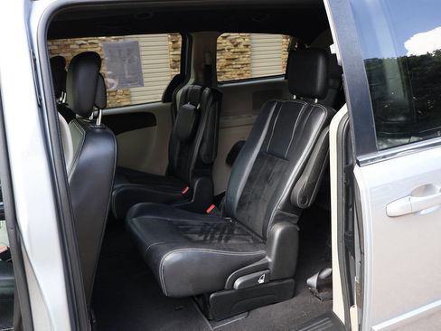 Used 2017 Dodge Grand Caravan SXT FWD image 28