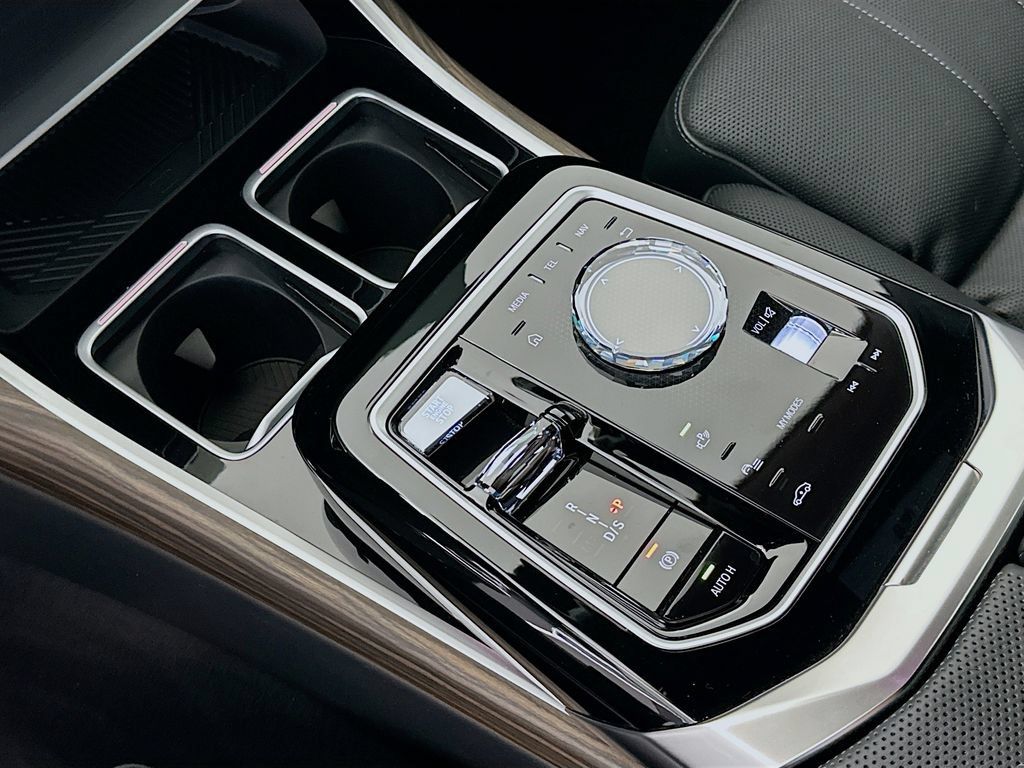 Certified 2023 BMW 740i RWD image 17