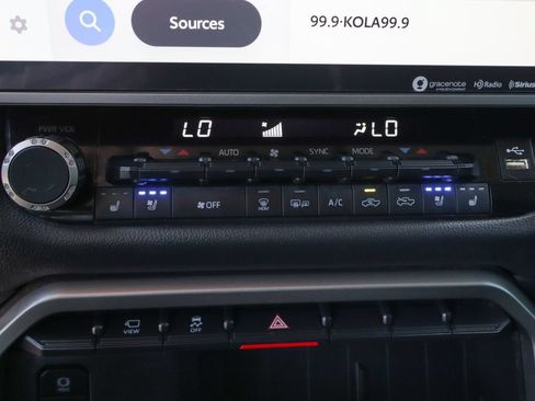 Used 2024 Toyota Tundra Limited AWD/4WD image 35