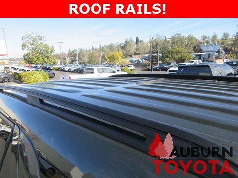 Used 2022 Ford Explorer XLT image 10