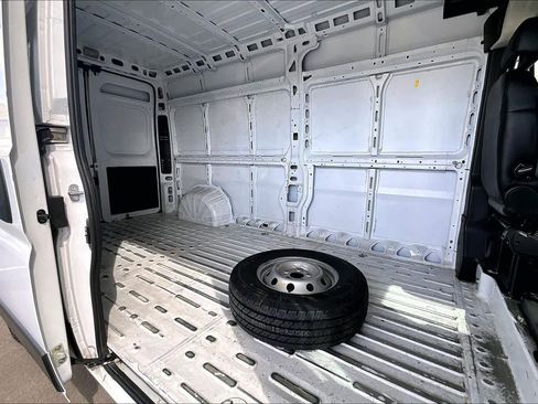 Used 2023 RAM ProMaster 2500 w/ Convenience Group image 19