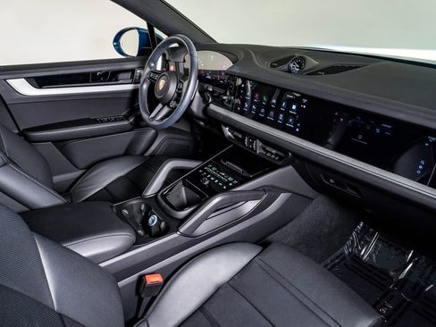 Certified 2024 Porsche Cayenne Coupe image 14