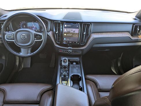 Certified 2022 Volvo XC60 B5 Inscription w/ Advanced Package image 16
