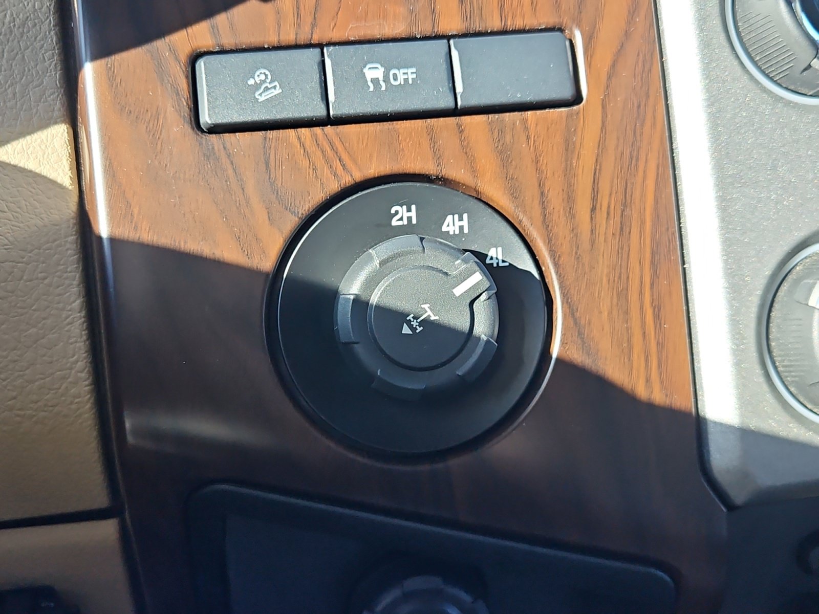 Used 2016 Ford F350 Lariat AWD/4WD image 25