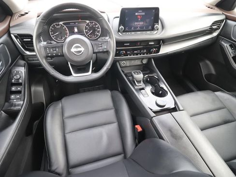 Used 2023 Nissan Rogue SV w/ SV Premium Package image 9