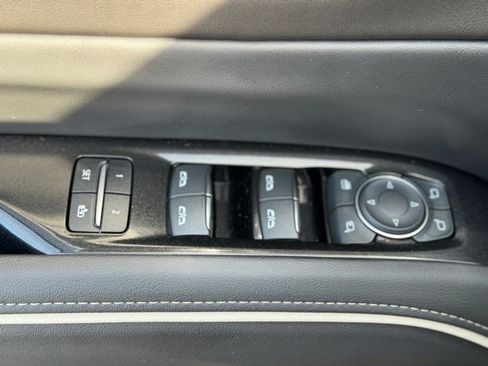 Used 2024 Cadillac Escalade Premium Luxury AWD/4WD image 22