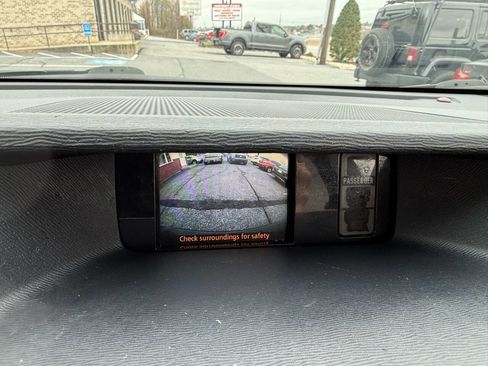 Used 2014 Toyota Sienna XLE image 29