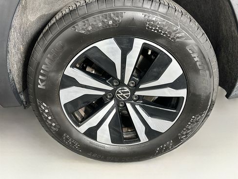 Used 2024 Volkswagen Atlas SE FWD image 11