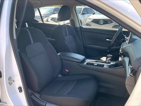 Used 2025 Nissan Sentra SV FWD image 9