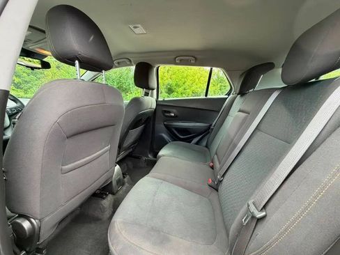 Used 2018 Chevrolet Trax LS AWD/4WD image 9