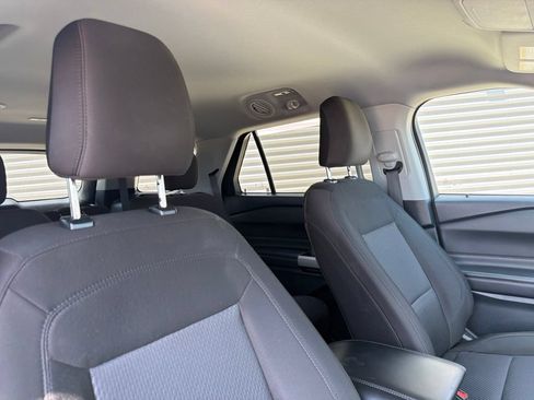 Used 2024 Ford Explorer XLT AWD/4WD image 15