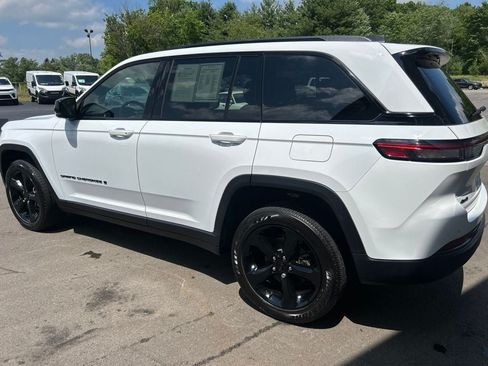 Used 2023 Jeep Grand Cherokee Altitude AWD/4WD image 4