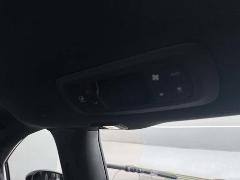 New 2026 Chrysler Pacifica Limited image 27