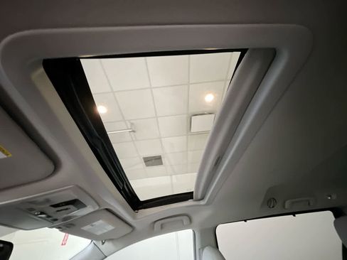 Used 2018 Toyota Sienna XLE w/ XLE Navigation Package image 22