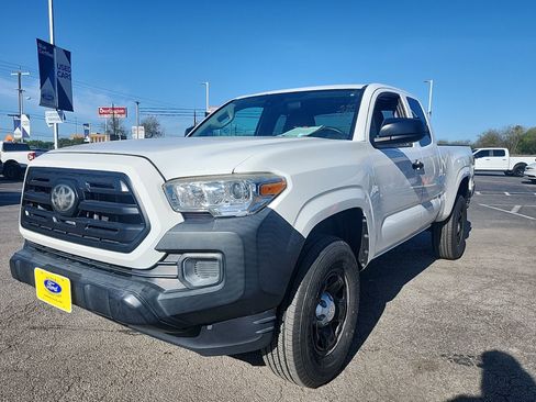 Used 2019 Toyota Tacoma SR image 7