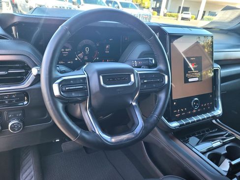 Used 2025 GMC Yukon Denali AWD/4WD image 9