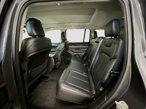 Used 2023 Jeep Grand Cherokee Limited w/ Black Appearance Package image 30