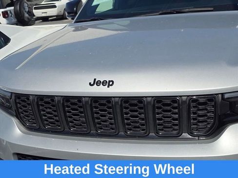 Used 2024 Jeep Grand Cherokee L Laredo image 29