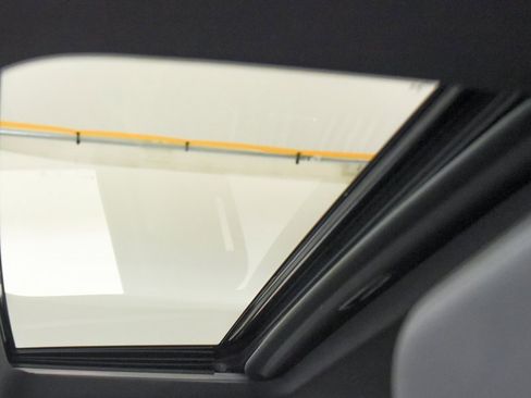 Used 2021 Chevrolet Silverado 1500 High Country w/ Technology Package image 34